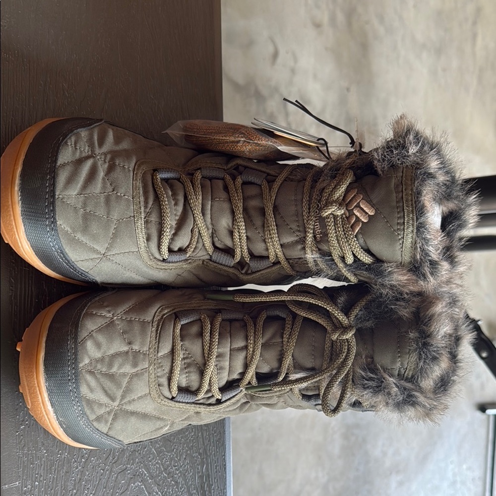 Columbia Green Quilted Boots with Faux Fur